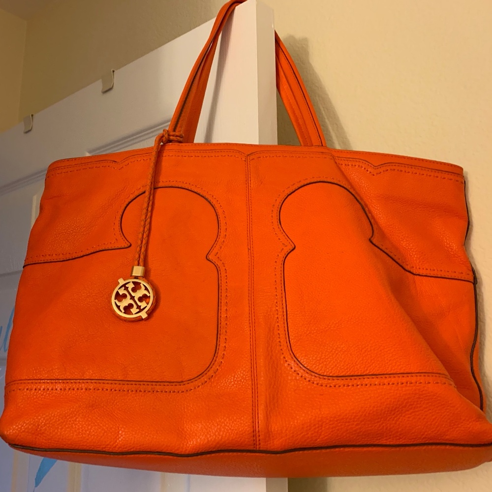Beautiful Orange Tory Burch Zippered tote